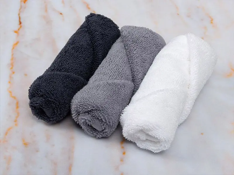 Как красиво сложить полотенце в подарок?