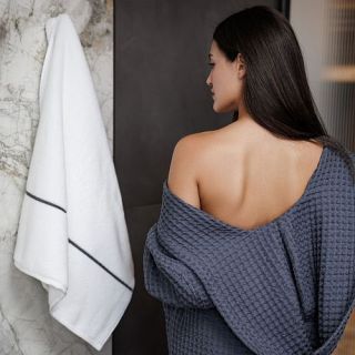 Набор махровых полотенец Base del comfort в подарочной коробке 