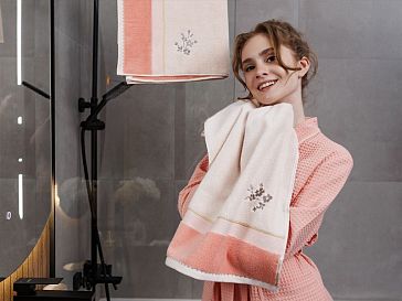 Как выбрать идеальное полотенце для лица: гид по тканям, плотности и уходу