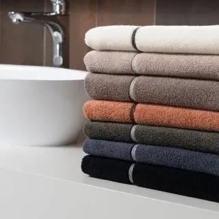 Cleanelly – Полотенце махровое Base del comfort с петелькой, графит